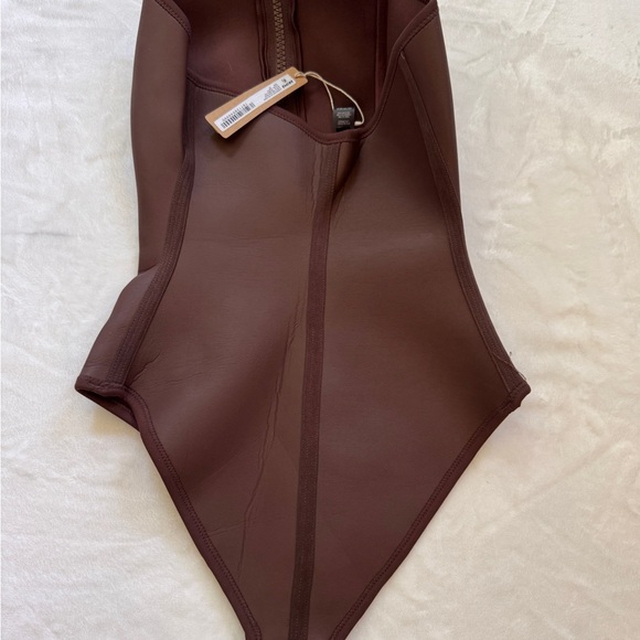 NWT Skims rubberized scuba swim one piece - Picture 4 of 5